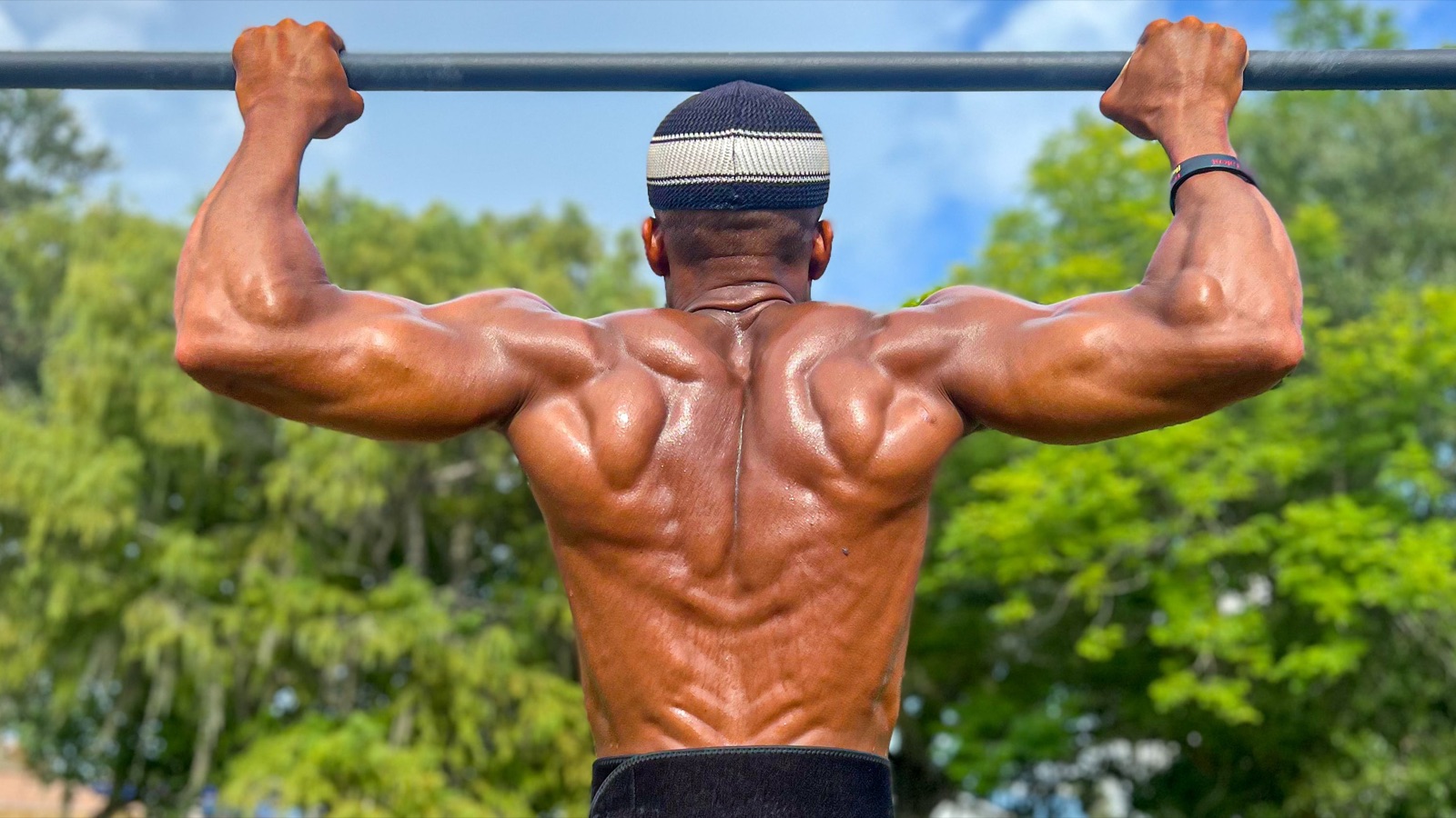 Shuaib Islaam at the pull-up bar, back double biceps